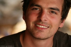 Der richtige Humor ist ansteckend und kann Nähe schaffen.